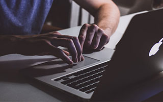 绿军主场遭快船反杀，总决赛首败